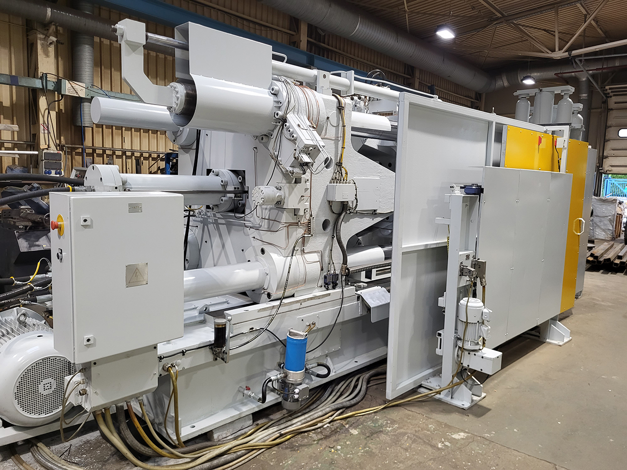 CDCM 800 SQ macchina per la pressofusione a camera fredda KK1638, utilizzata CDCM 800 SQ macchina per la pressofusione a camera fredda KK1638, utilizzata