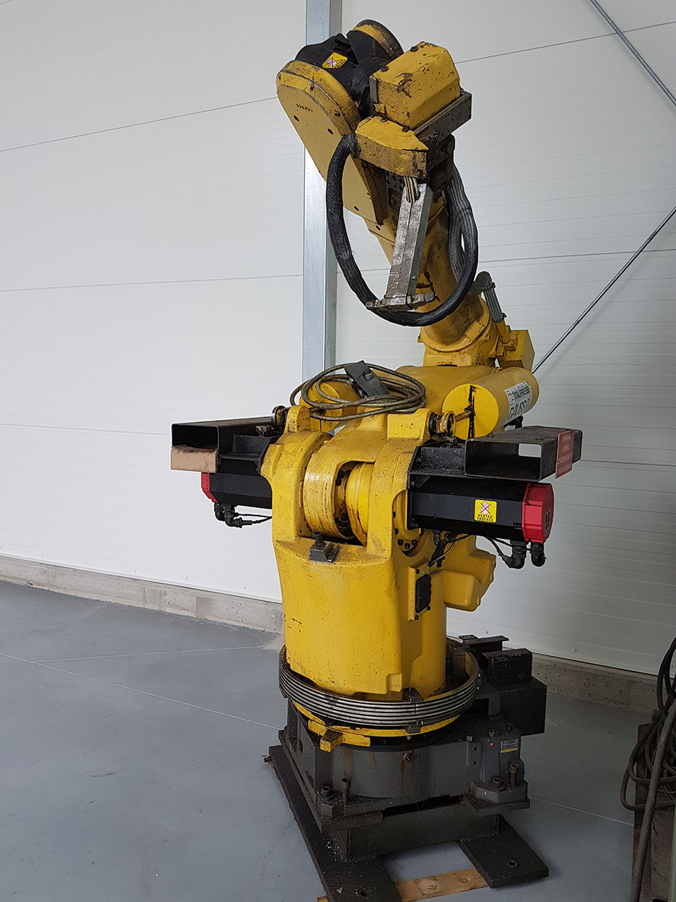 FANUC S-420 i F robot per fonderia, usato HR1815