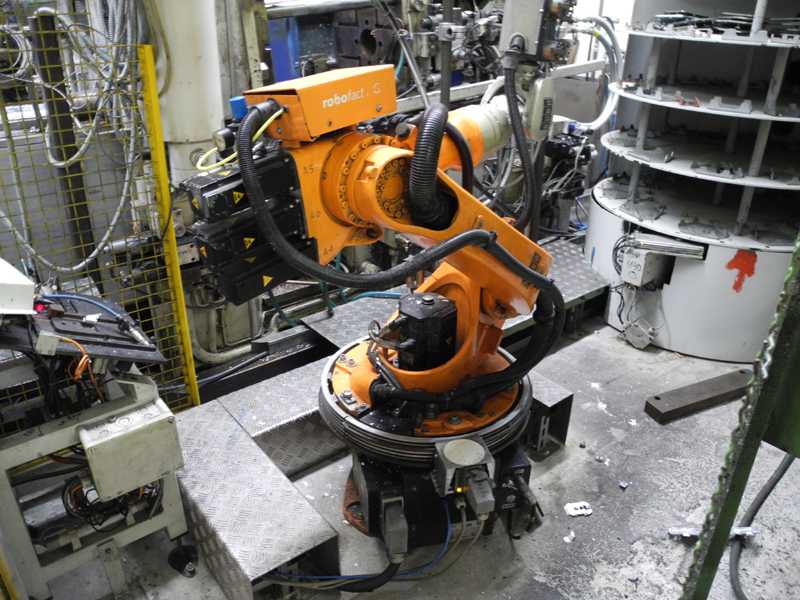 Kuka KR 16-F, robot da fonderia, usato HR1814