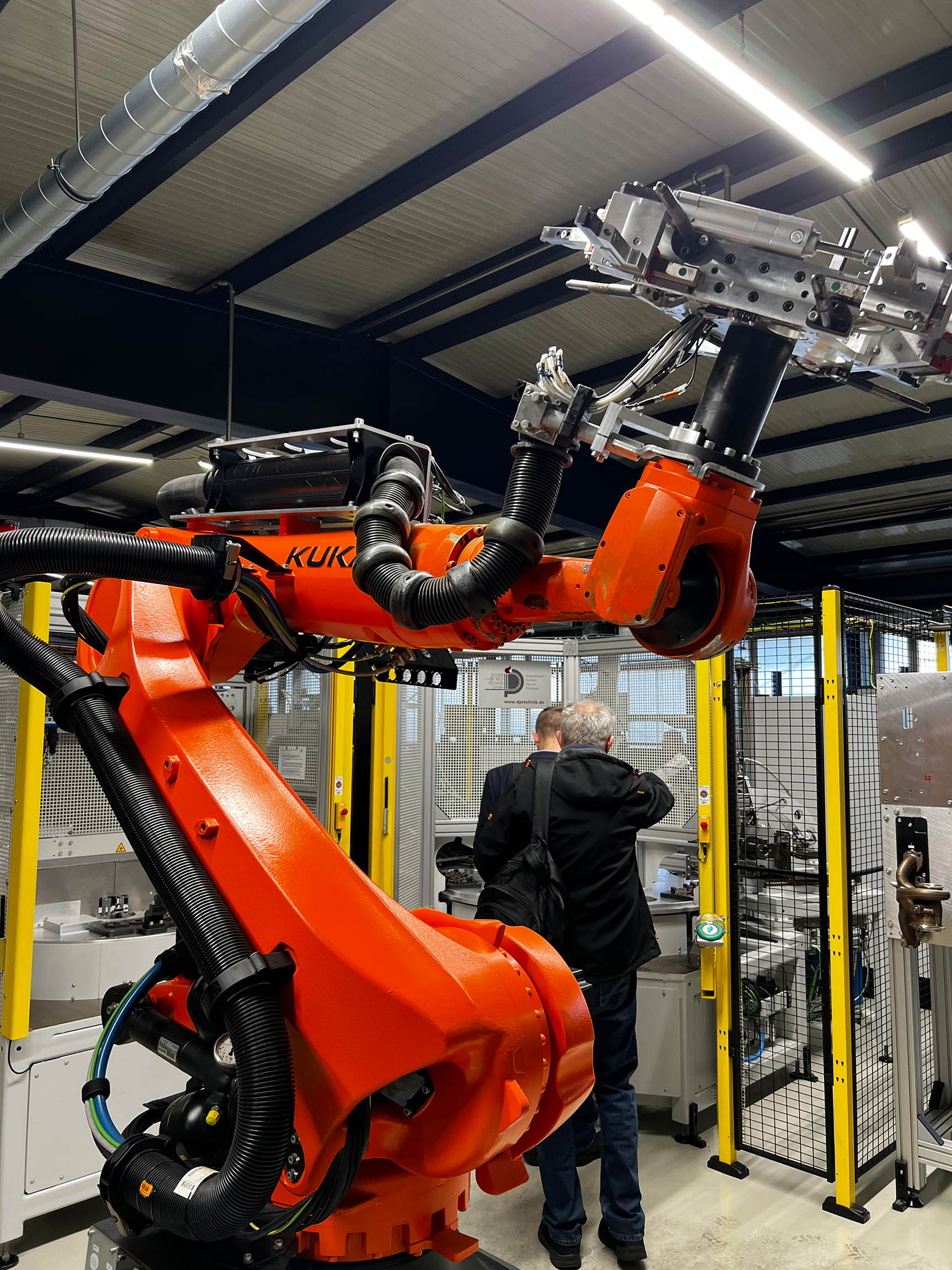 Robot KUKA KR 120 R2700-2/FLR HR1843, usato