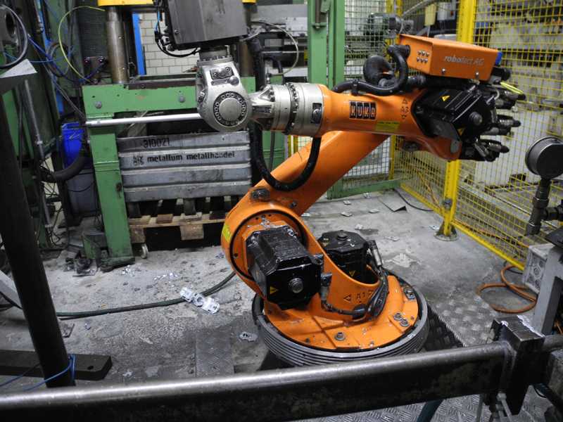 Kuka KR 16-F, robot da fonderia, usato HR1814