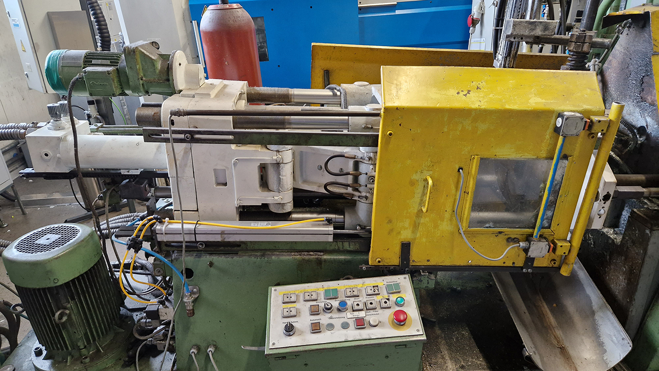 Macchina per la pressofusione a camera calda Frech DAW 40 WK1459, usata Macchina per la pressofusione a camera calda Frech DAW 40 WK1459, usata