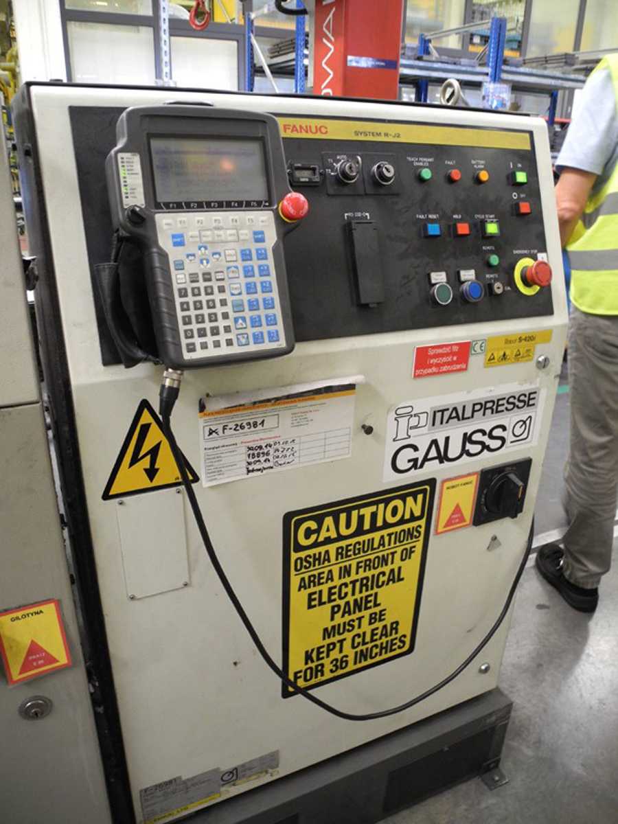 FANUC S-420 i F robot per fonderia, usato HR1815