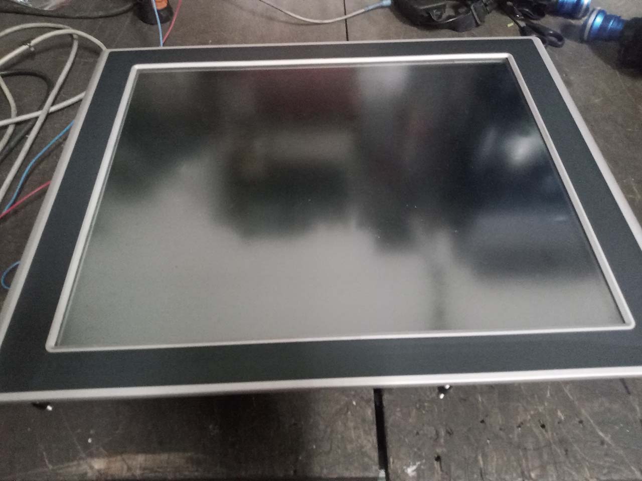 Terminale operatore Bachmann OT1319, display touchscreen da 19" ZU2261, usato