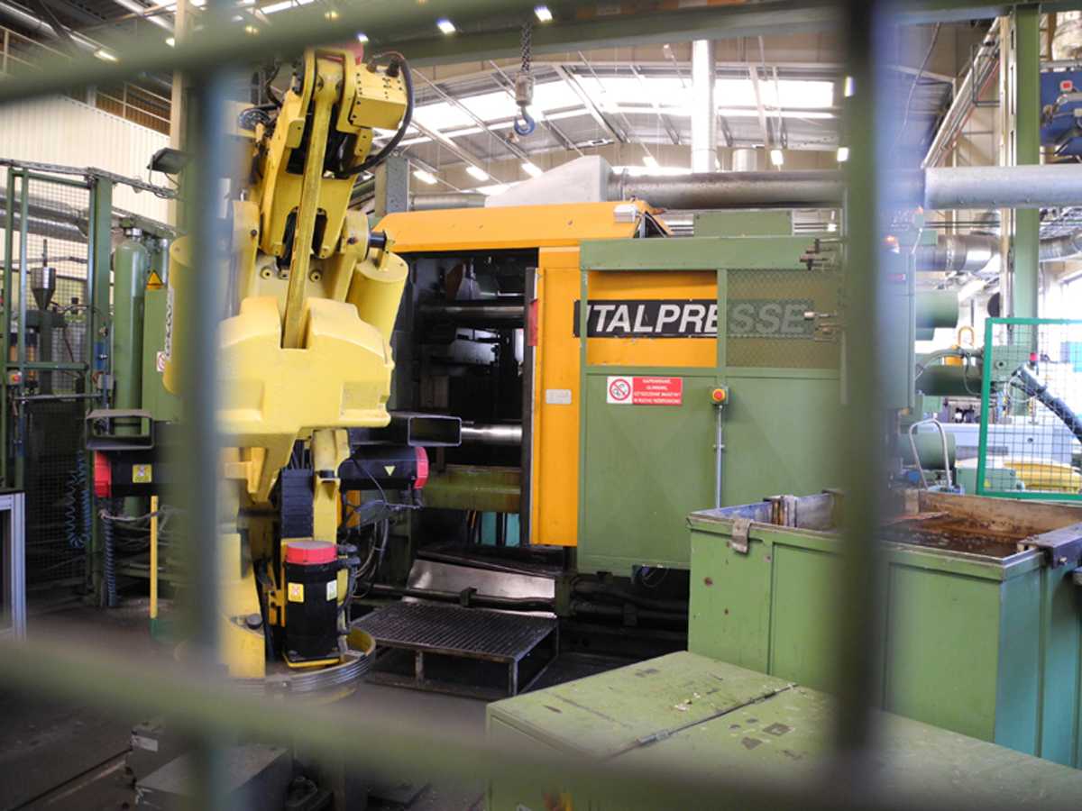 FANUC S-420 i F robot per fonderia, usato HR1815