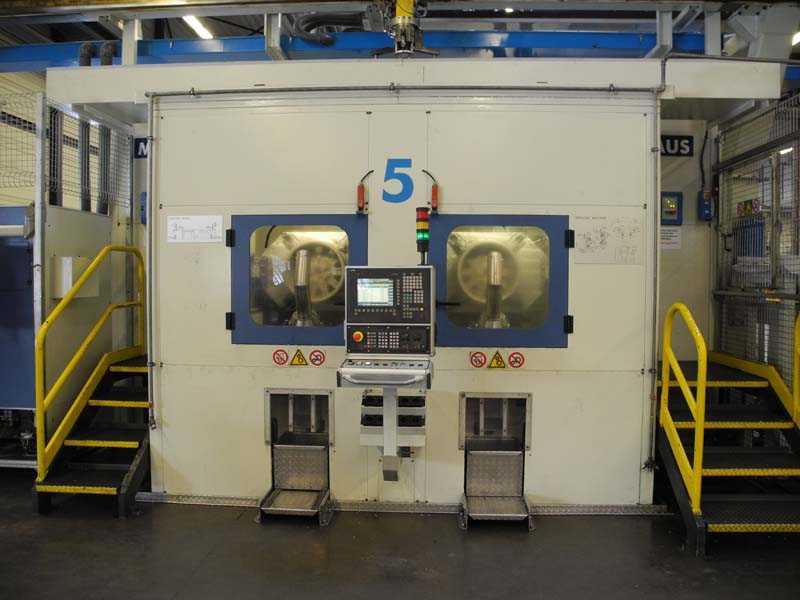 7bc0366a96e4f402c9e4063226398664 Centro di foratura e tornitura Maus per ruote in alluminio linea 5, usato