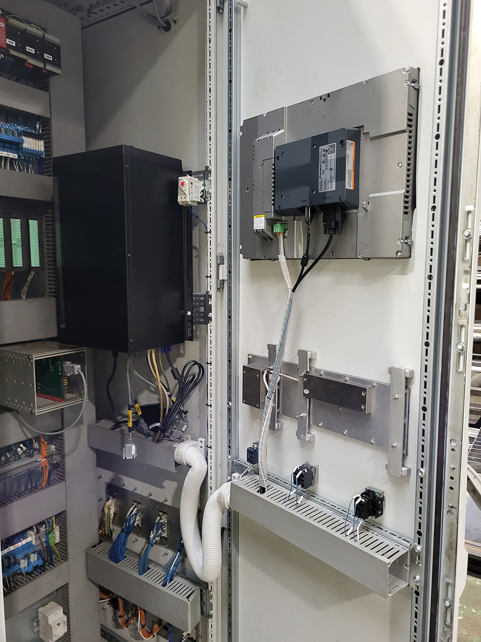 CDCM 800 SQ macchina per la pressofusione a camera fredda KK1638, utilizzata CDCM 800 SQ macchina per la pressofusione a camera fredda KK1638, utilizzata