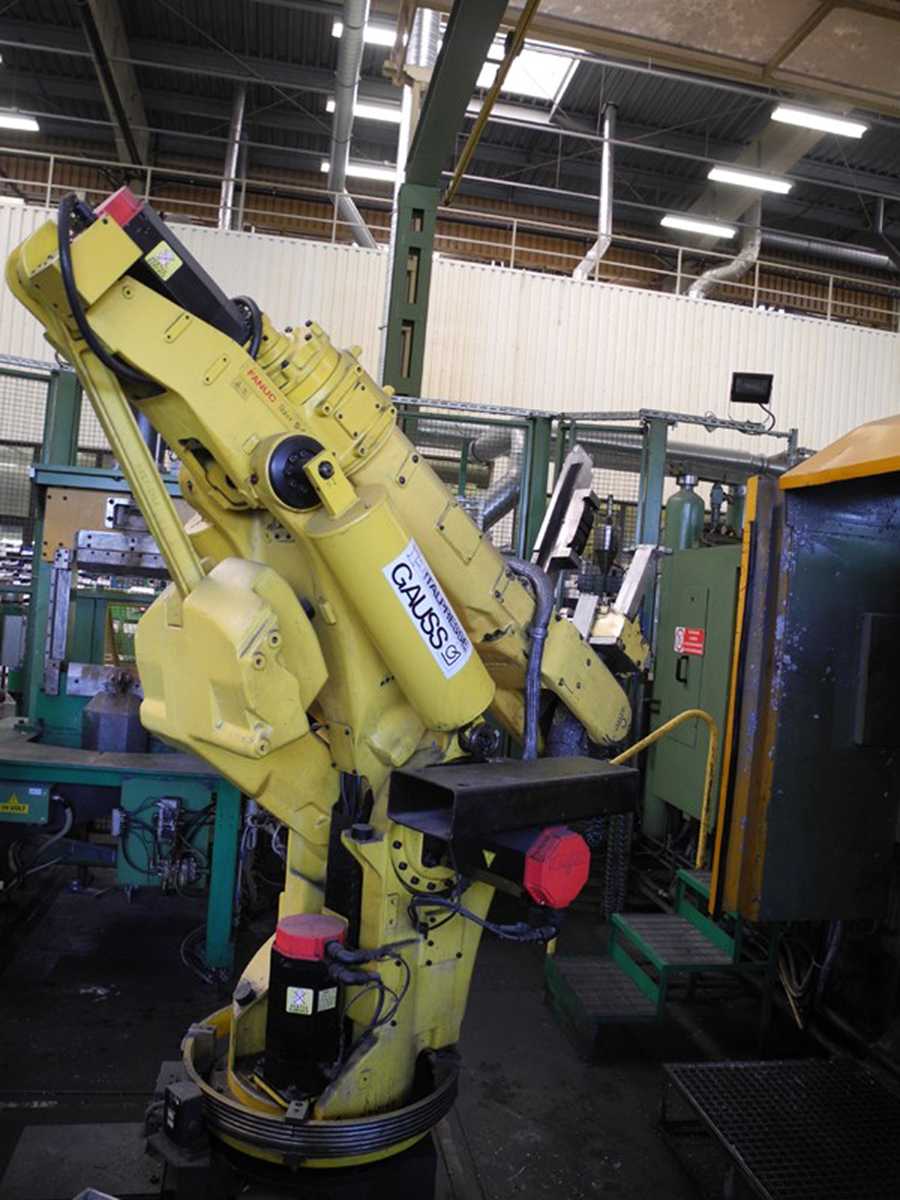 FANUC S-420 i F robot per fonderia, usato HR1815