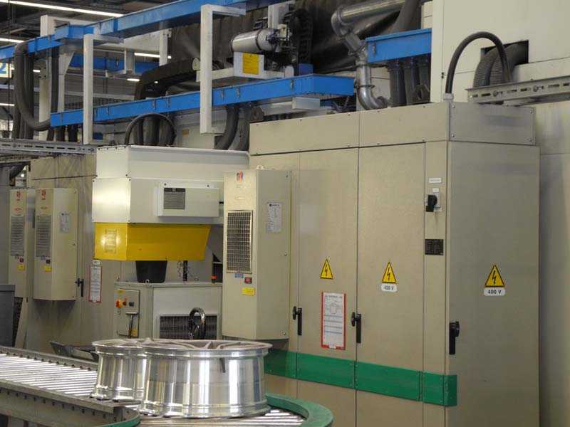 8e74dfeda37521ab7c7bf5e23238e936 Centro di foratura e tornitura Maus per ruote in alluminio linea 5, usato