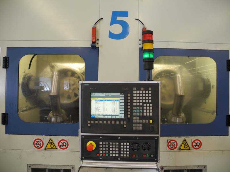 f9965169e0a523ae441118559b0669fd Centro di foratura e tornitura Maus per ruote in alluminio linea 5, usato